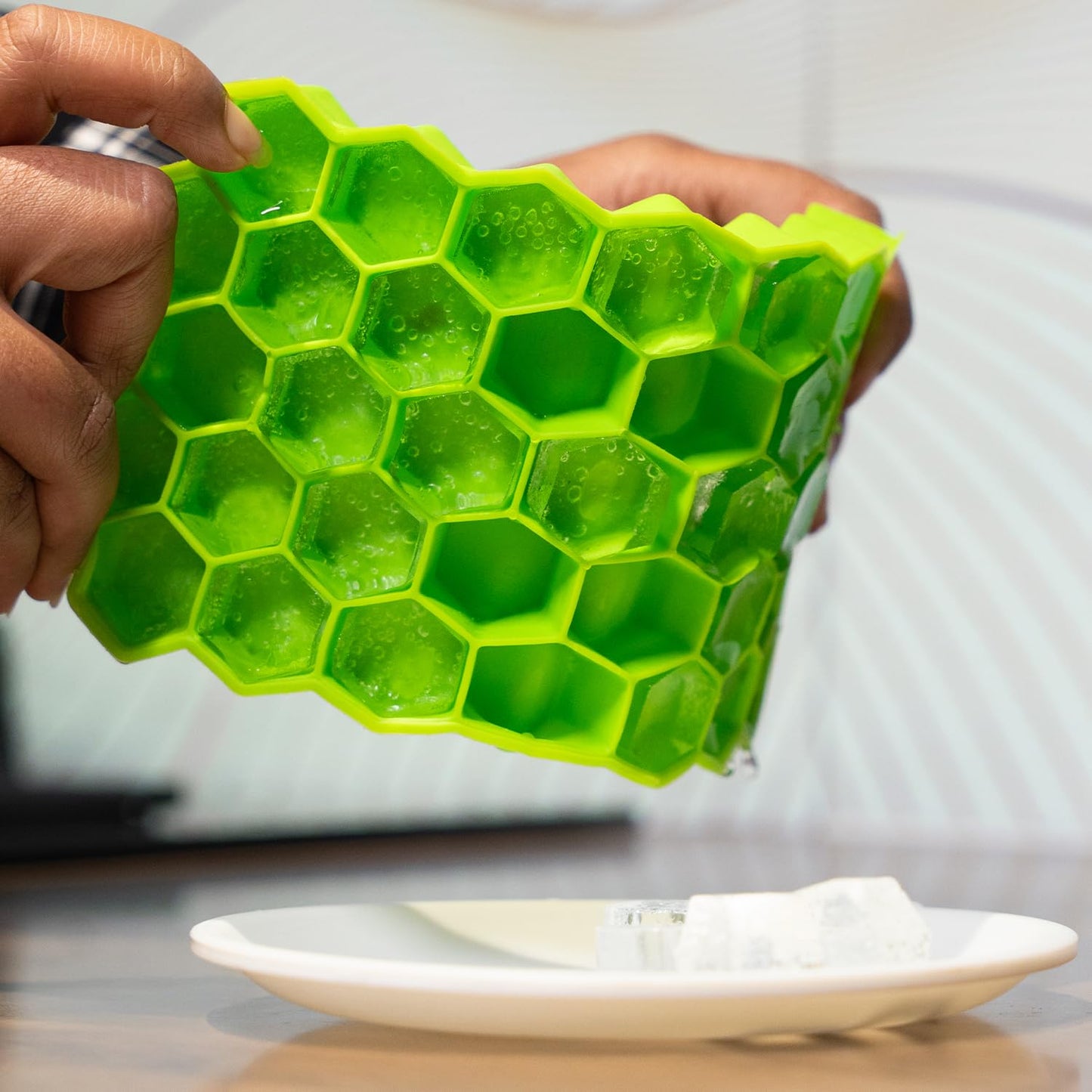 Kitchen4U Silicone Ice Cube Tray, Molds, Easy-Release and Flexible 37 Ice cubes, for Whiskey Cocktail, Stackable and Safe Ice Cube Honeycomb Small Cubes Fridge Bar Soft. Tray 1pc